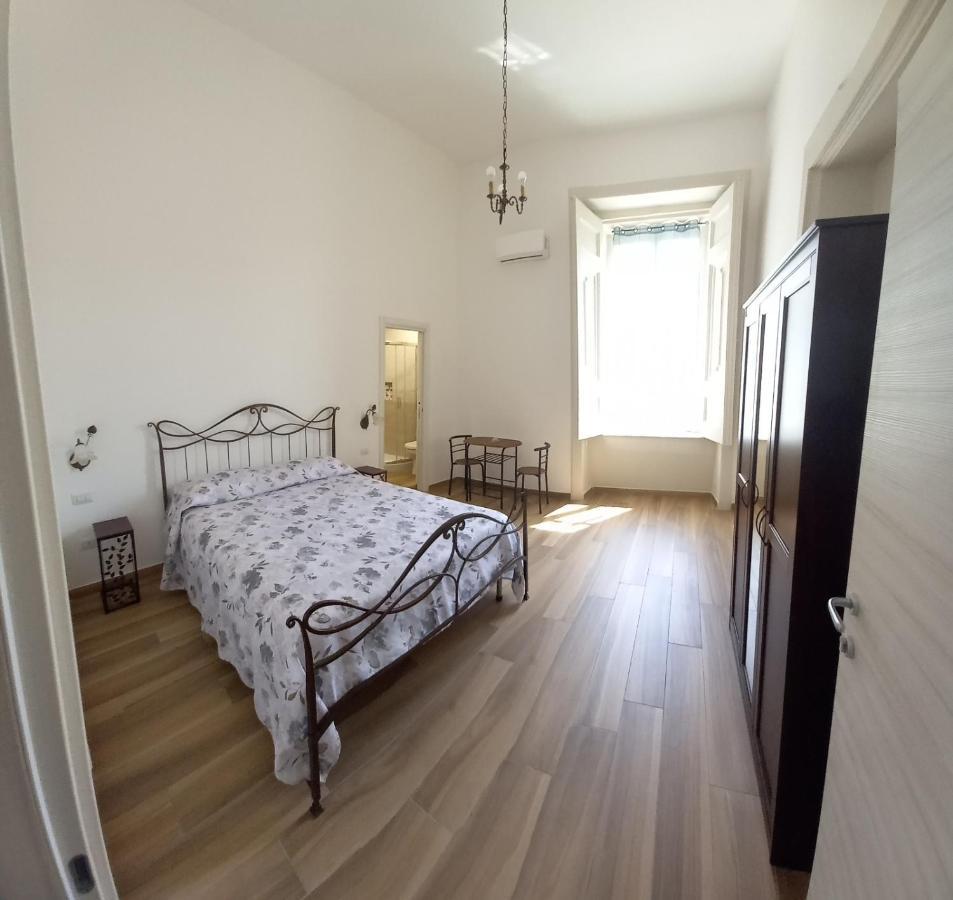 B&B Palazzo Sersale Napoli Luaran gambar