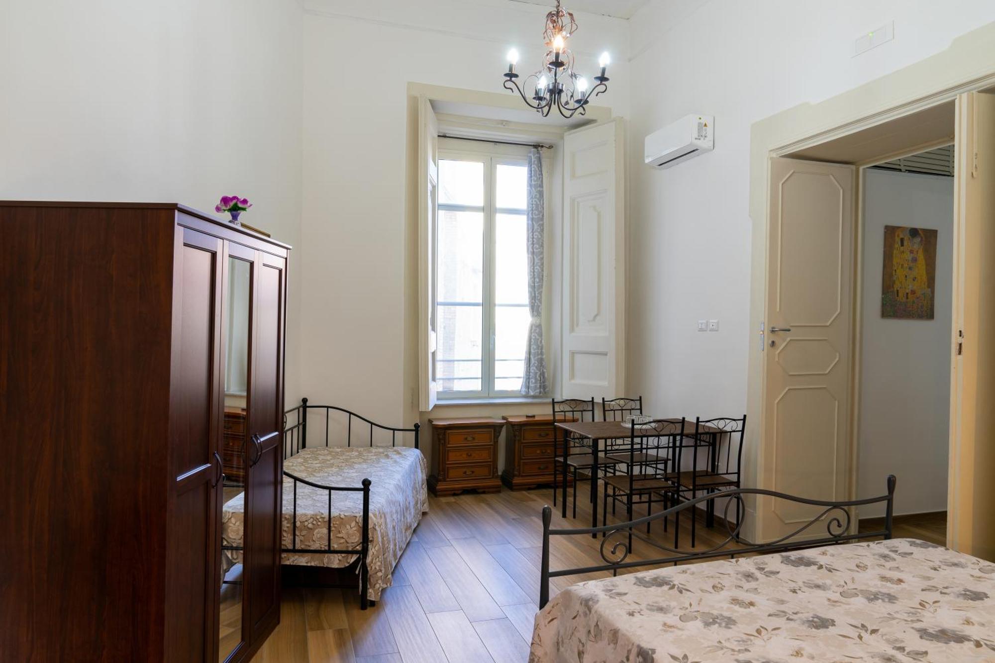 B&B Palazzo Sersale Napoli Luaran gambar