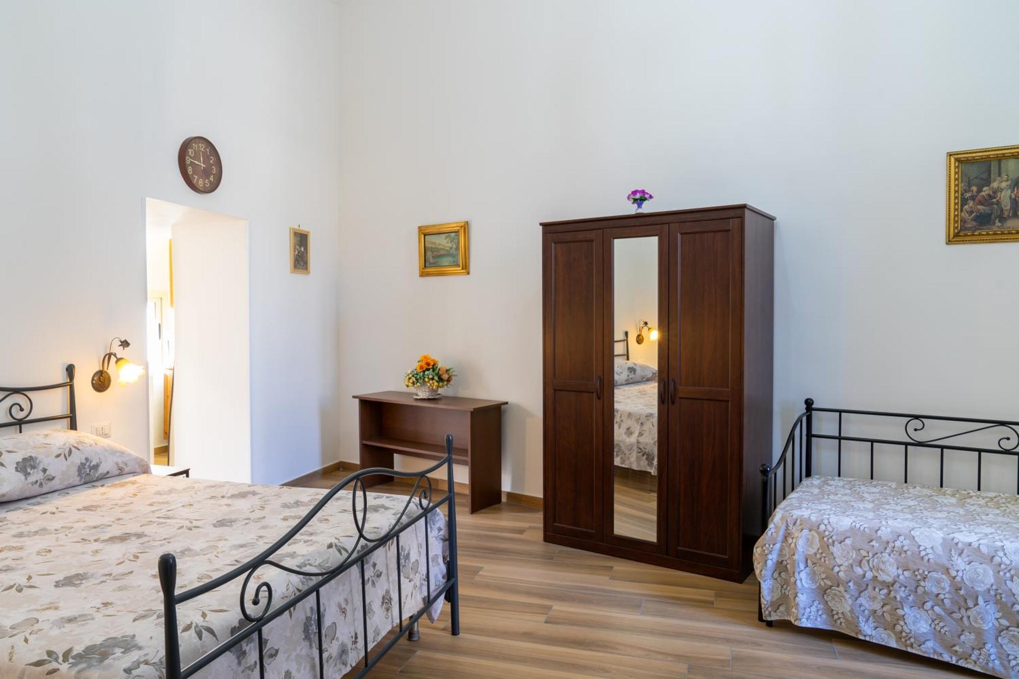B&B Palazzo Sersale Napoli Luaran gambar