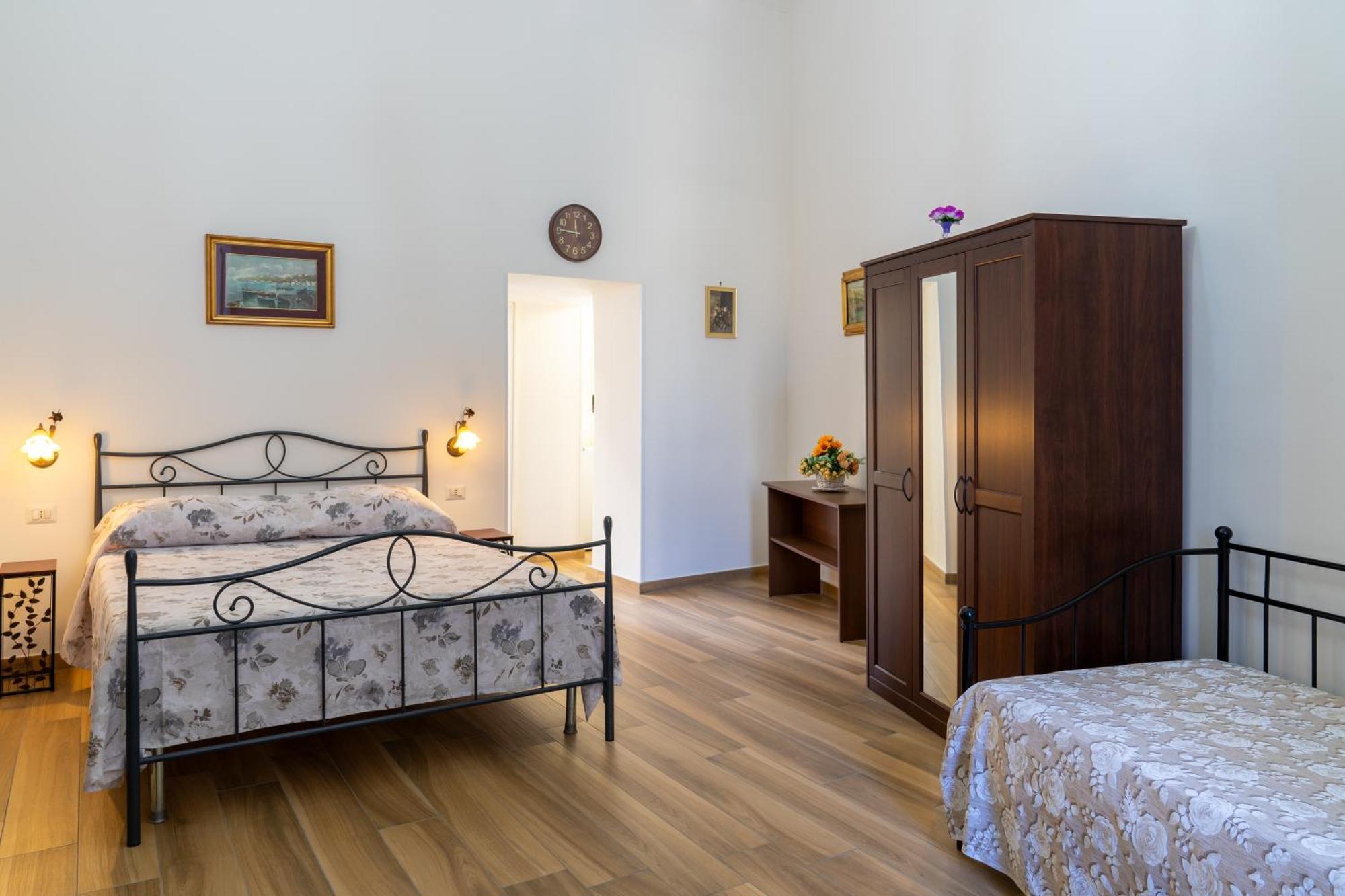 B&B Palazzo Sersale Napoli Luaran gambar