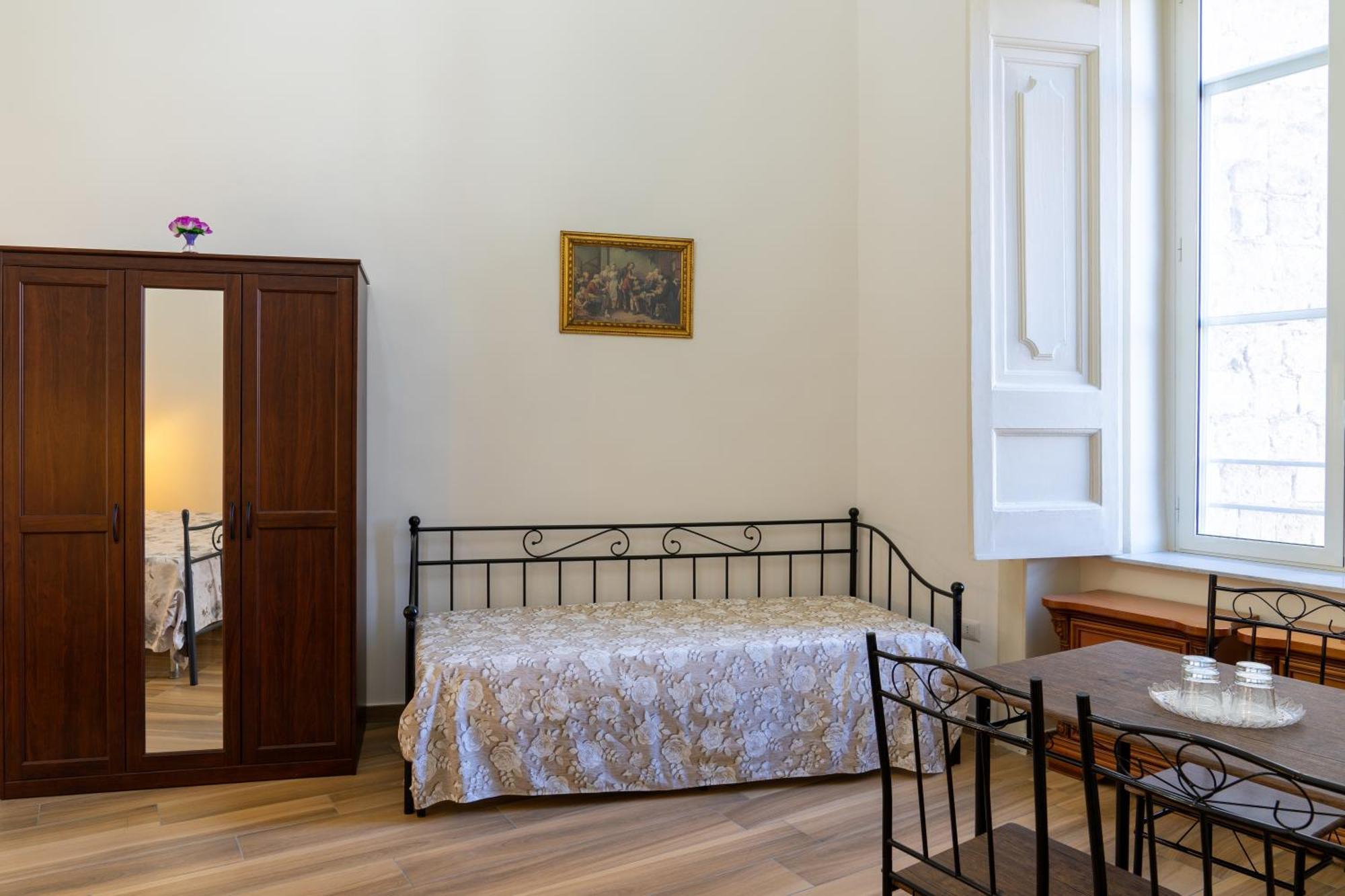 B&B Palazzo Sersale Napoli Luaran gambar