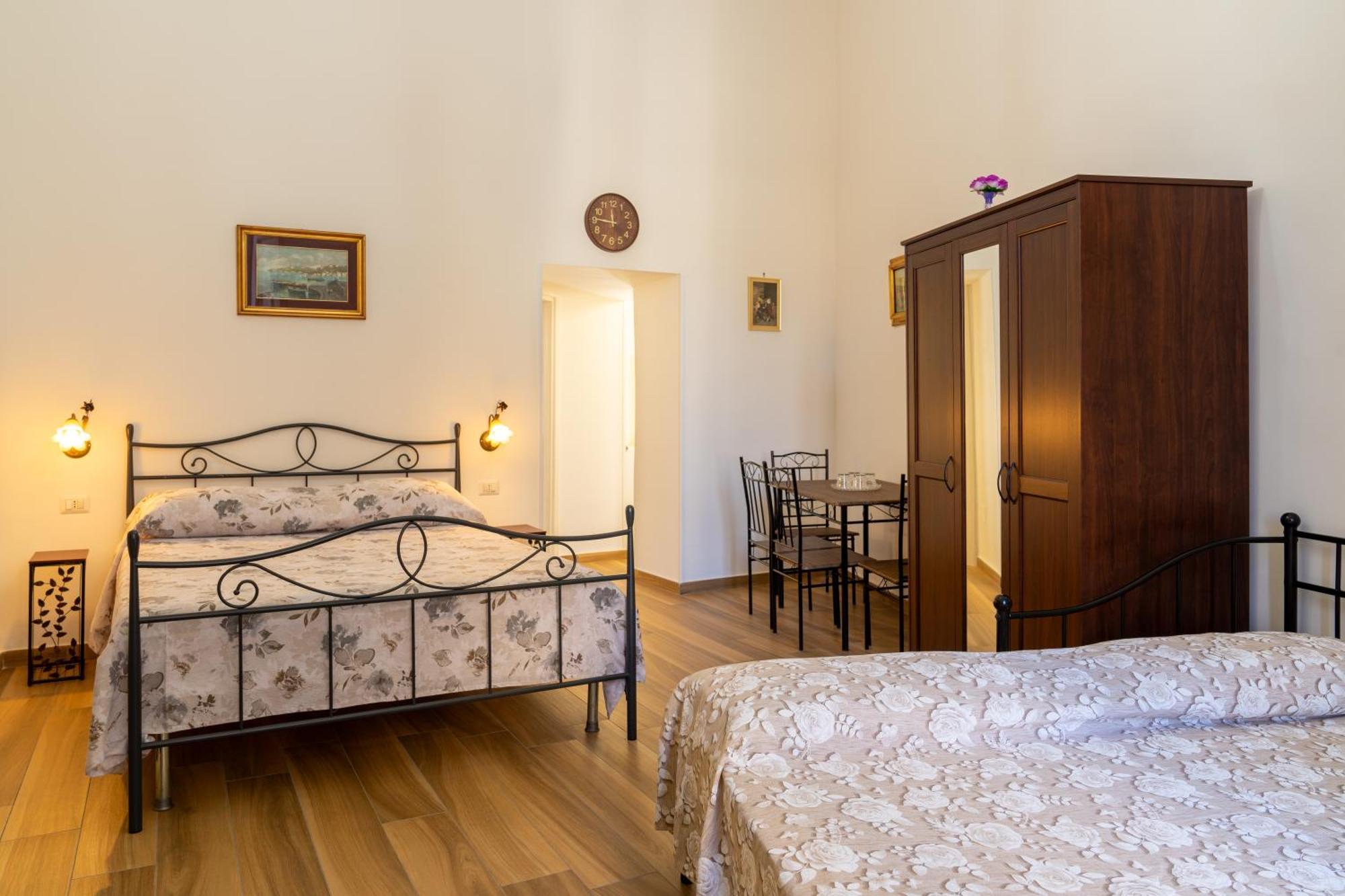 B&B Palazzo Sersale Napoli Luaran gambar