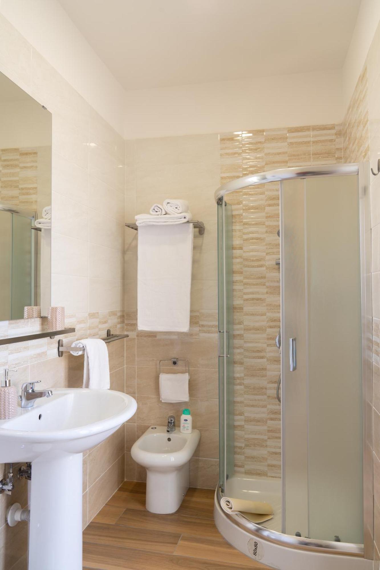 B&B Palazzo Sersale Napoli Luaran gambar