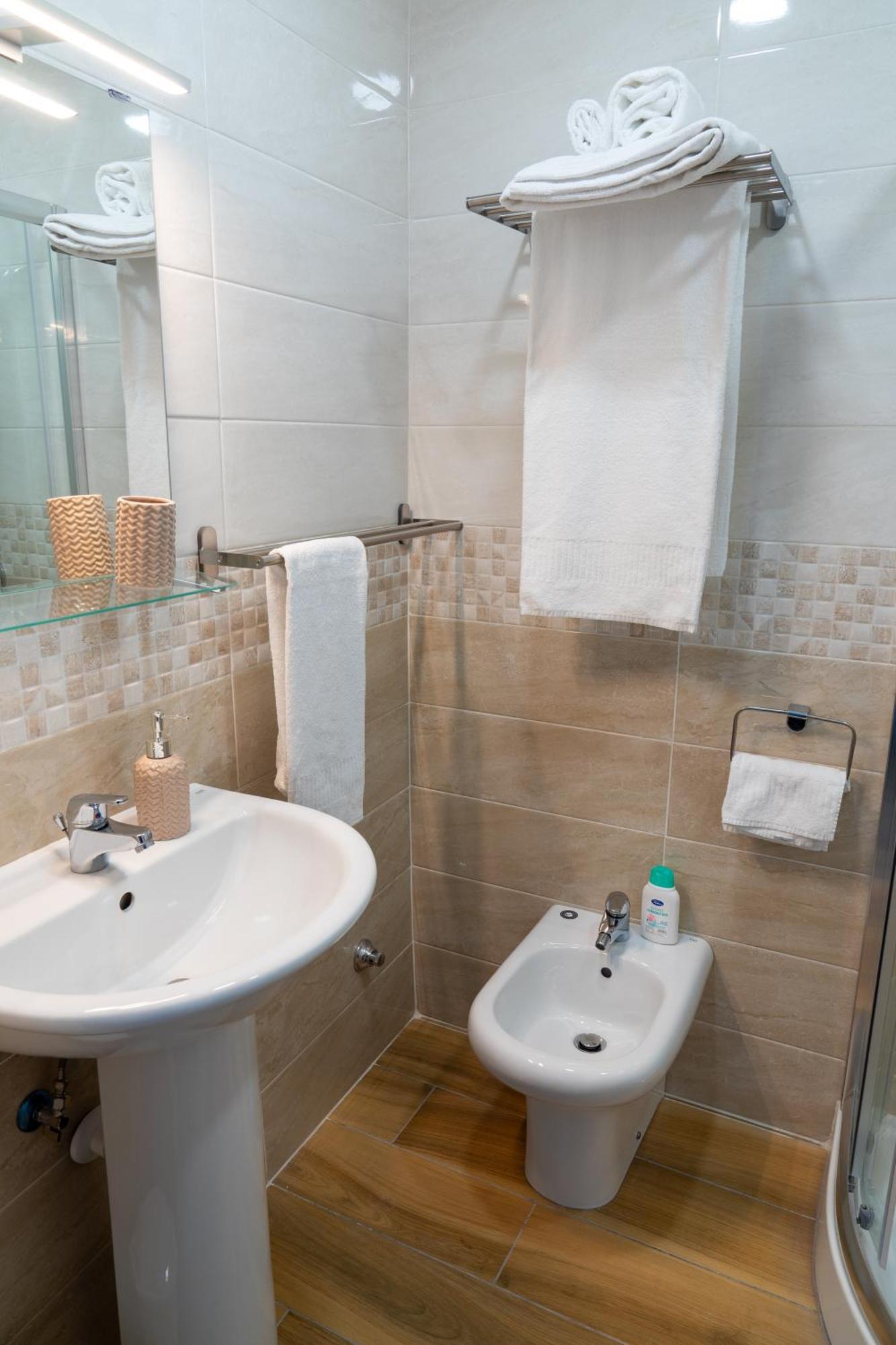 B&B Palazzo Sersale Napoli Luaran gambar